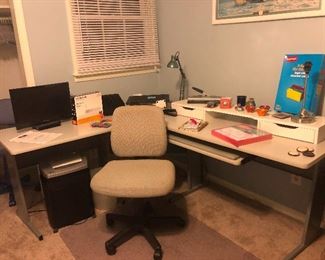 desk for 180-degree work
