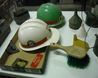 Assortment of Corps of Engineers accessories