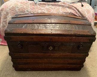 Hump Back Trunk