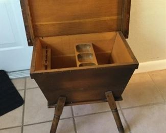 Vintage Sewing Box https://ctbids.com/#!/description/share/273038