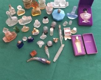 Assorted Vintage Perfume Bottles https://ctbids.com/#!/description/share/273028