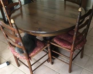 Table and Chairs https://ctbids.com/#!/description/share/273025