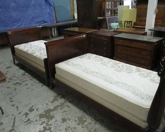 Pair of twin beds with box spring and mattresses