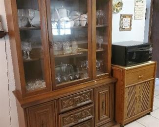 China cabinet, one piece