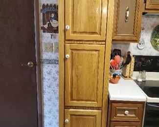 Pantry cabinet