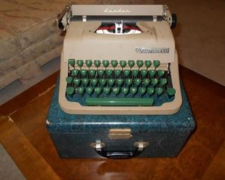 Vintage Underwood Typewriter
