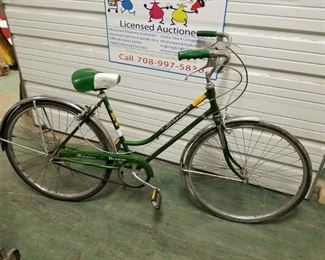 Vintage 1970's Green Schwinn Breeze 26" ladies bike