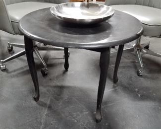 Round black table