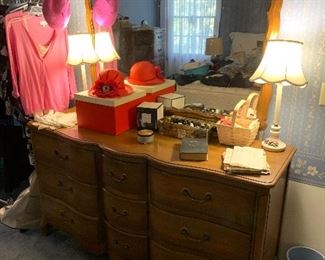 Drexel dresser w/ mirror