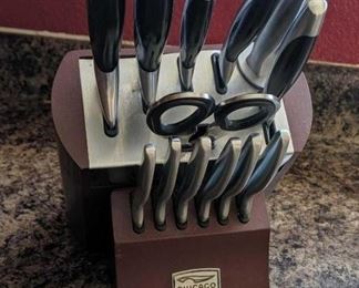 	Chicago Cutlery Set in Block
