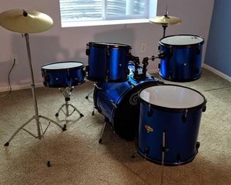 	Gammon Percussion Drum Set