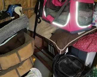 Pet Carriers/Beds