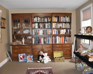 Overview Bedroom, Toys, Books, Lamps, Disney Collectibles, Vases, Glassware, Antiques