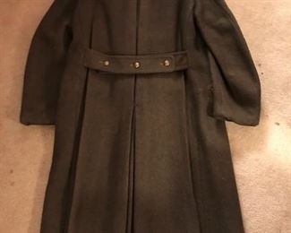 Back Side, WWII Canadian army "greatcoat" (overcoat) & beret. Winter Issue, sz. M. Sgt strips insignia attached