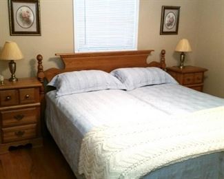 Oak 4-piece bedroom set includes a king-size bed (Sealy 'Posturematic'), two nightstands, and dresser with mirror