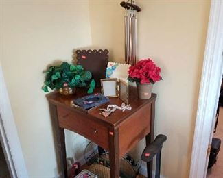Real old-time sewing machine that was tuned up recently