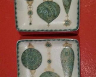 Ornament dishes.
