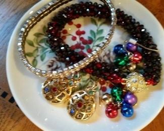Getting a bead on Christmas jewelry