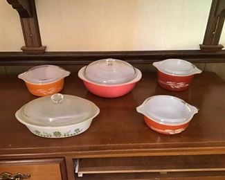 Decorative Pyrex Bowls with Lids