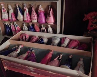 Wonderful full sets of miniature dolls.