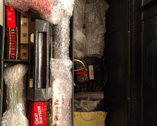 Vintage train set Lionel, sturdy carrying case