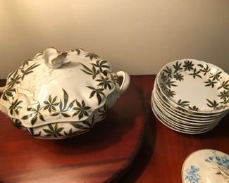 Soup tureen and bowls