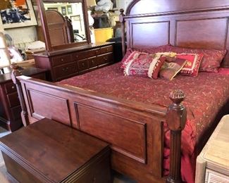Gorgeous King Bedroom set!