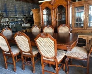Incredible Dining room set. Table with 8 chairs and 2 leaves. Matching China Cabinet. Perfect for the holidays!