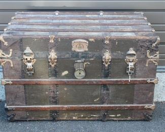 Trunk
Lot #: 65