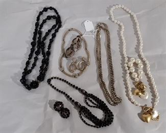 Costume Jewelry
Lot #: 70
