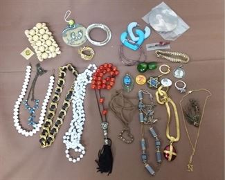 Costume Jewelry
Lot #: 87