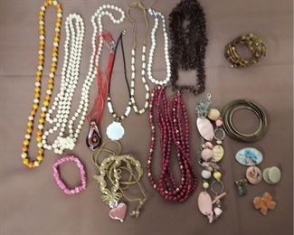 Costume Jewelry
Lot #: 88