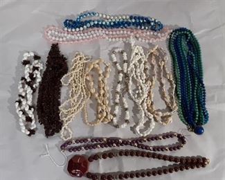 Costume Jewelry
Lot #: 107