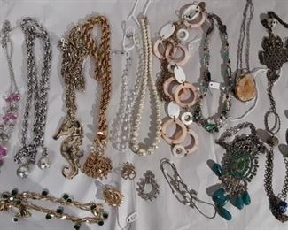 Costume Jewelry
Lot #: 121