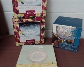 Four In Boxes Serving Pieces
Lot #: 123