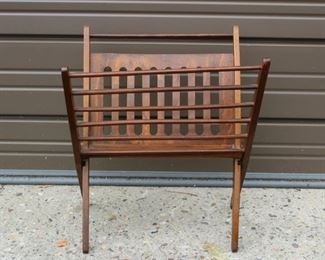 Magazine Rack
Lot #: 142