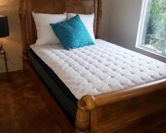 HENREDON Bedframe (Paid $6000)  Perfect Condition