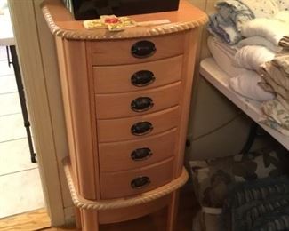 Jewelry chest