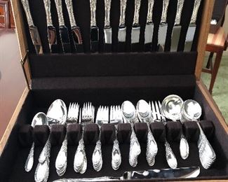 Towle sterling flatware "Old Mirror" 82 piece