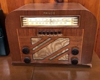 Philco tube wood table radio