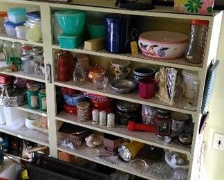 Vintage table fan, miscellaneous items