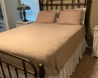 Metal bed frame