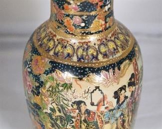 Satsuma-style vase