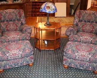Pair custom chairs, tiered side table and leaded glass lamp