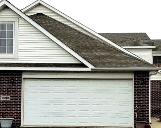 This clean home is an easy find country drive