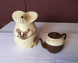Tea and Cookies with Mouse https://ctbids.com/#!/description/share/276400