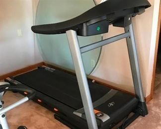 NordicTrack Treadmill with Hand Weights	
Model c900i; 3.0CHP; Pair of 3# Weights