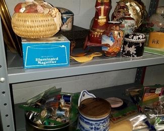 Decorative items, Sewing notions, Great "SALT" box in blue onion with original wooded top