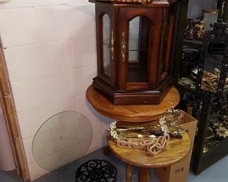 Assorted furniture & decorative items