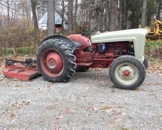 Another Ford tractor. Available on the online auction.